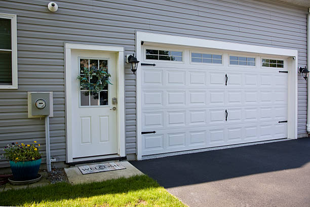 24/7 Emergency Garage Door Panel Replacement experts in Neligh, NE